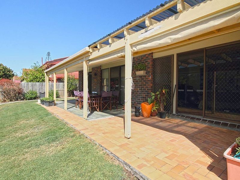 27 Banwell Crescent, Carindale QLD 4152