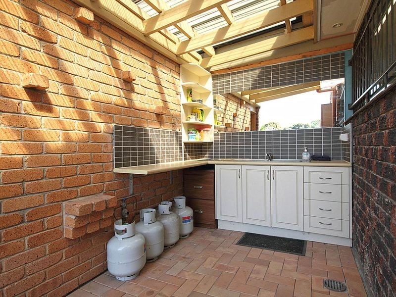 27 Banwell Crescent, Carindale QLD 4152