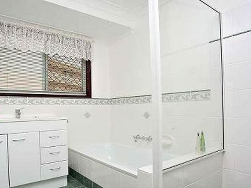 6 Nyleeta Court, Carindale QLD 4152