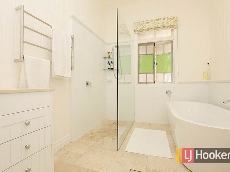 98 McIlwraith Ave., Norman Park QLD 4170