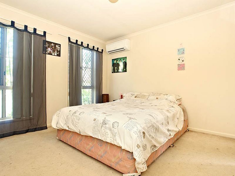 64 Coventry Circuit, Carindale QLD 4152