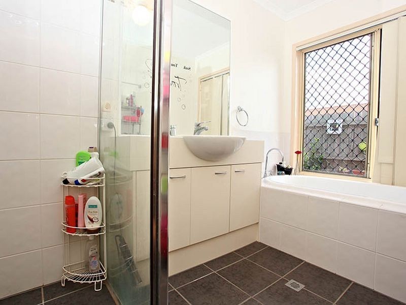 64 Coventry Circuit, Carindale QLD 4152