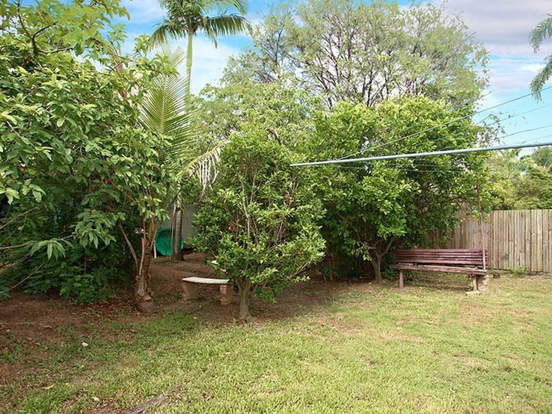 144 Morehead Avenue, Norman Park QLD 4170