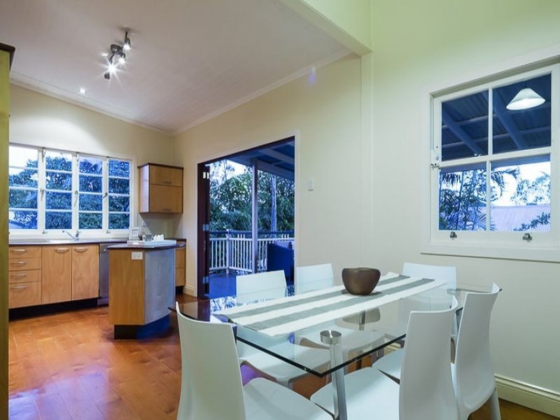 3 Longfellow Street, Norman Park QLD 4170