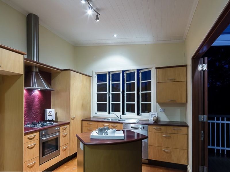 3 Longfellow Street, Norman Park QLD 4170