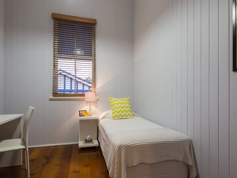 3 Longfellow Street, Norman Park QLD 4170