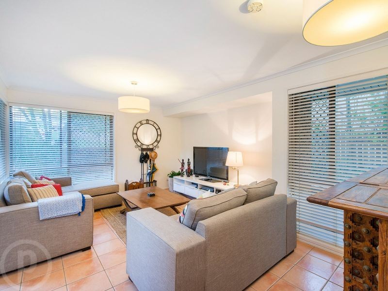 5 Olivia Driva, Carina Heights QLD 4152