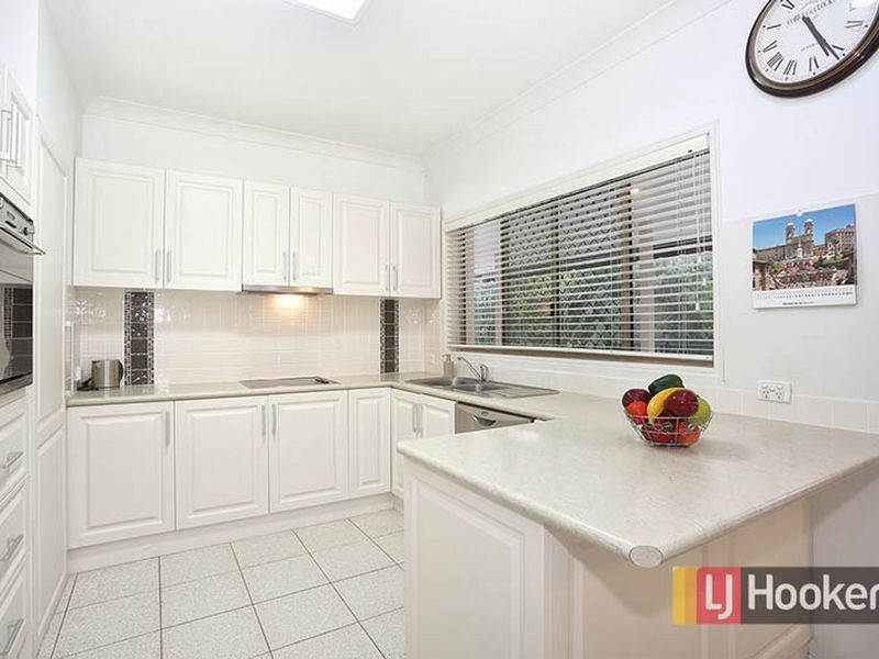 11 Talaroo Street, Carindale QLD 4152