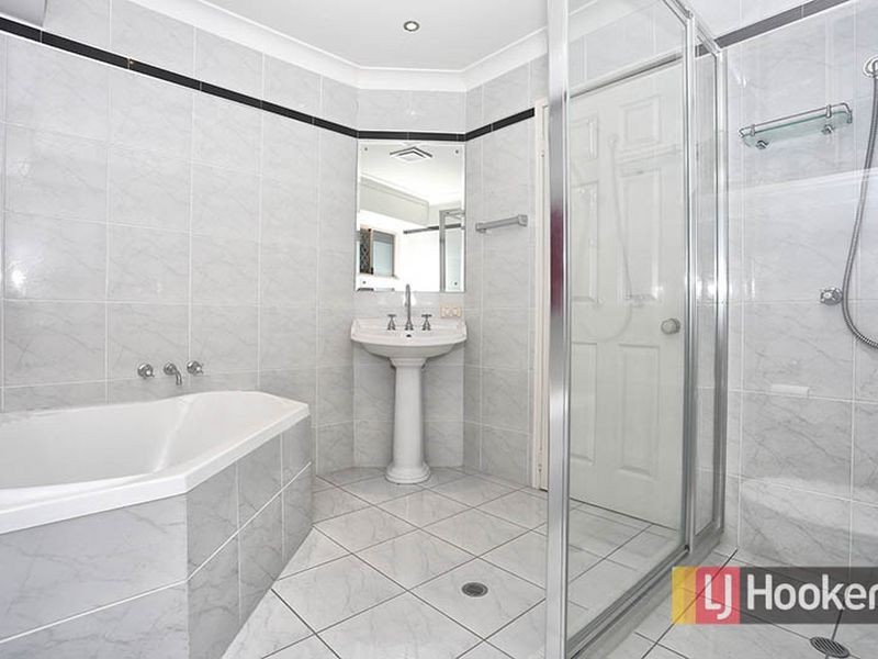 11 Talaroo Street, Carindale QLD 4152