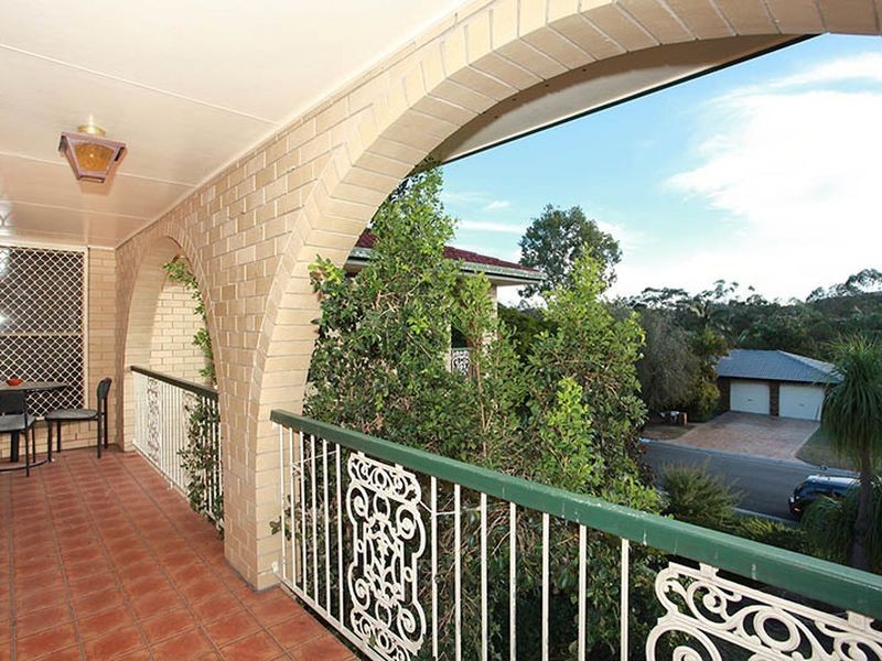 12 Urquhart Street, Carindale QLD 4152