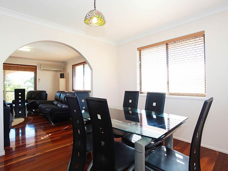 12 Urquhart Street, Carindale QLD 4152