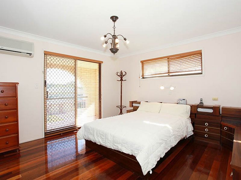 12 Urquhart Street, Carindale QLD 4152