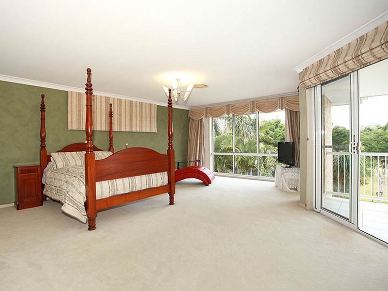 11 Merion Place, Carindale QLD 4152