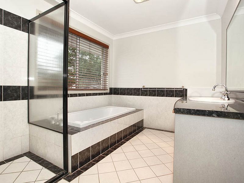 11 Merion Place, Carindale QLD 4152