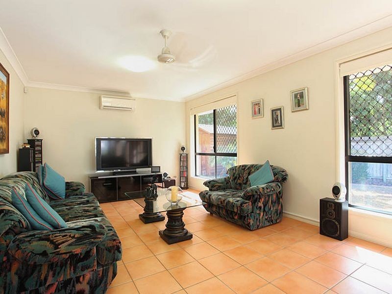 27 Connah Crescent, Carindale QLD 4152