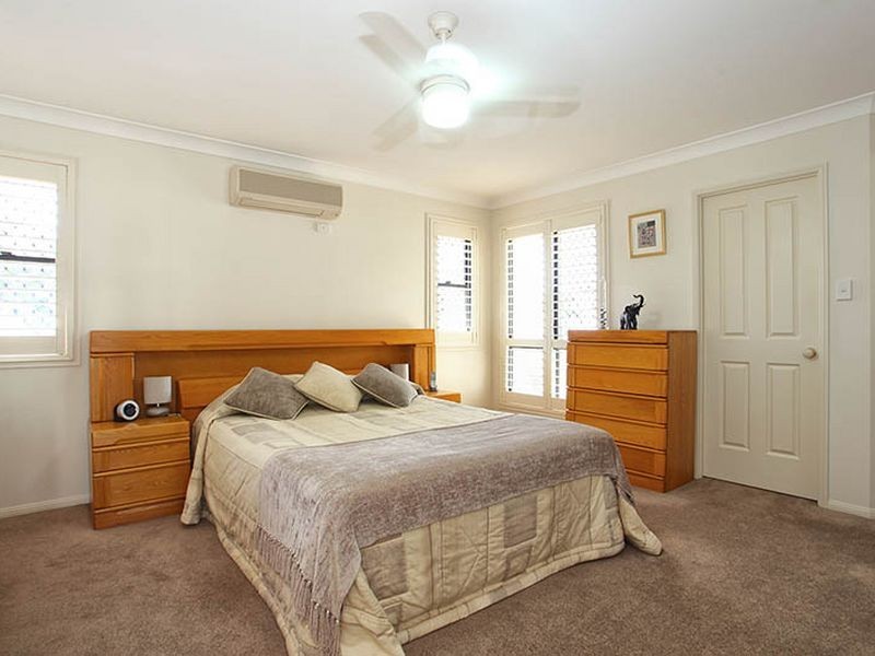 27 Connah Crescent, Carindale QLD 4152