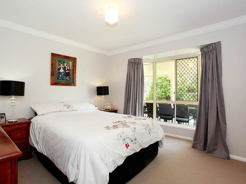 15 Clearmount Crescent, Carindale QLD 4152