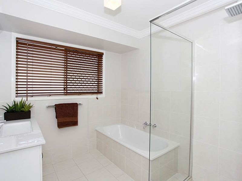 15 Clearmount Crescent, Carindale QLD 4152