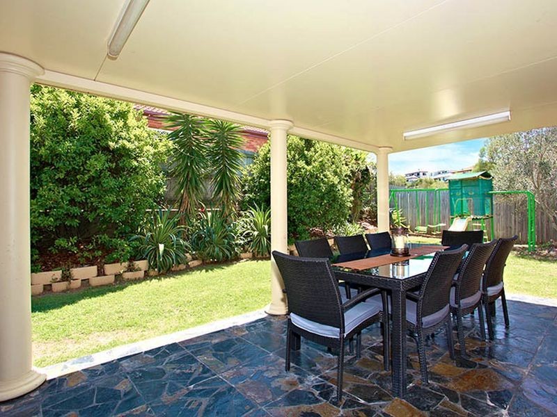 15 Clearmount Crescent, Carindale QLD 4152