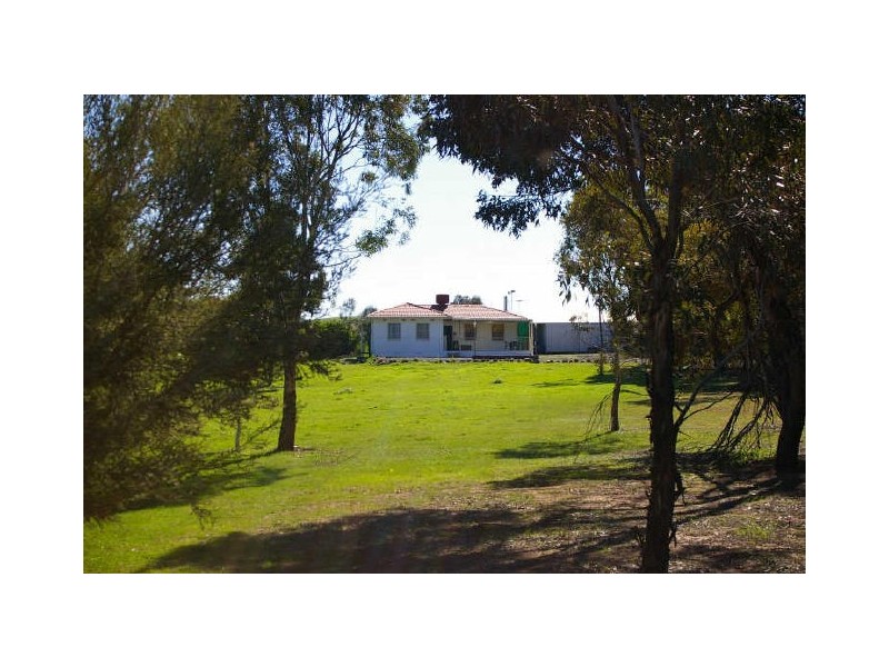 RHYNIE via, Riverton SA 5412