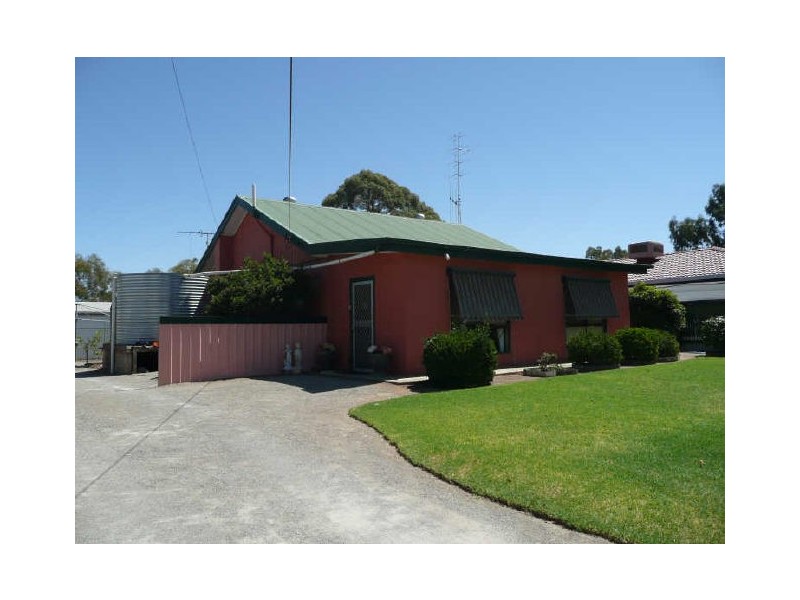 10 Lee Street, Clare SA 5453