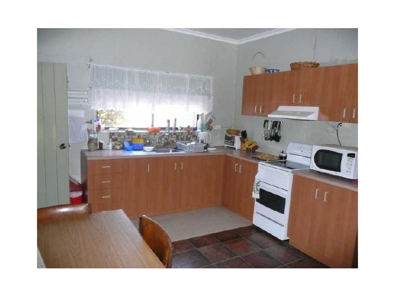 10 Lee Street, Clare SA 5453