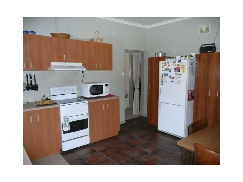 10 Lee Street, Clare SA 5453