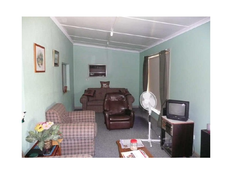 10 Lee Street, Clare SA 5453