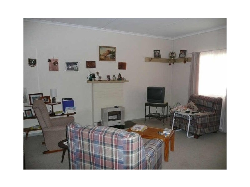 10 Lee Street, Clare SA 5453