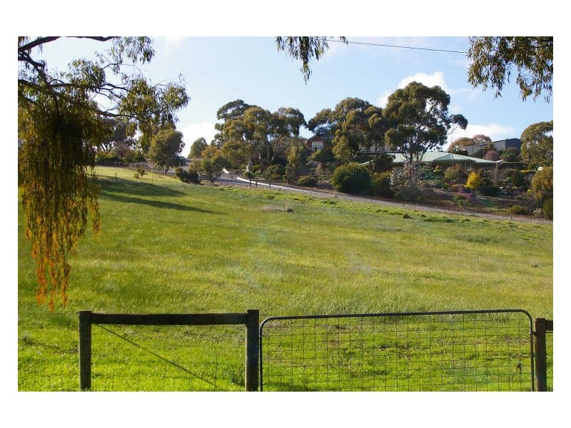 2/ White Hutt Road, Clare SA 5453