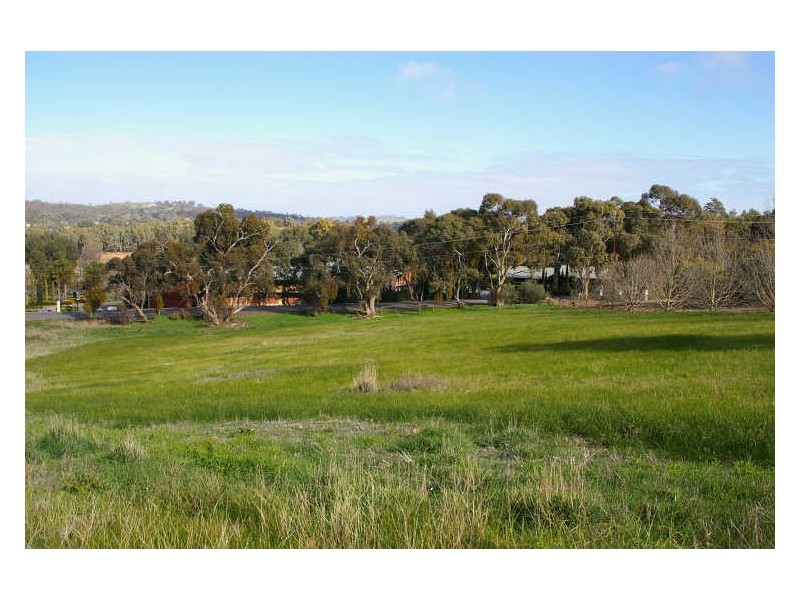 2/ White Hutt Road, Clare SA 5453