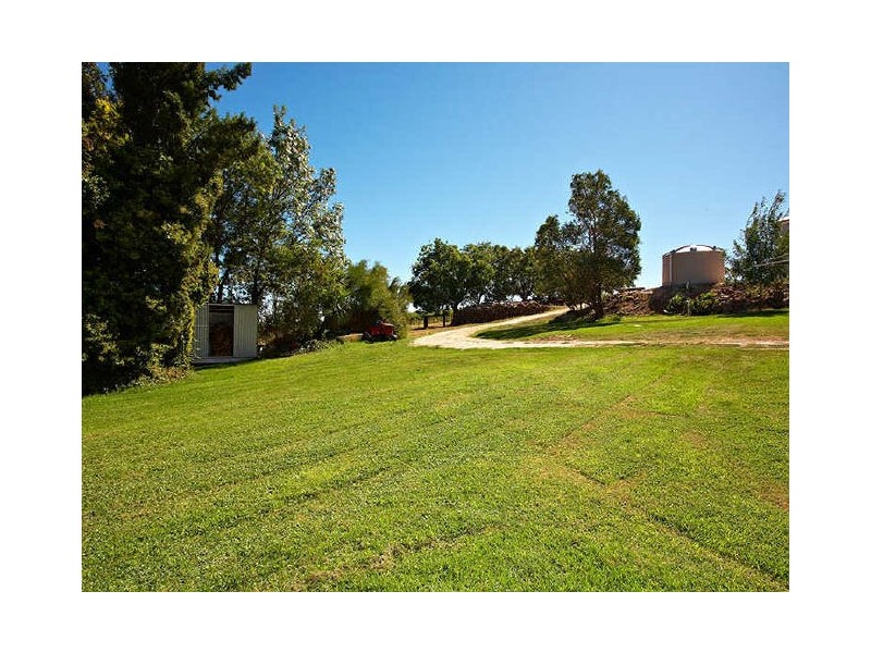 2 Dolan Road, Clare SA 5453