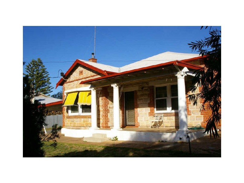 32 New Road, Clare SA 5453