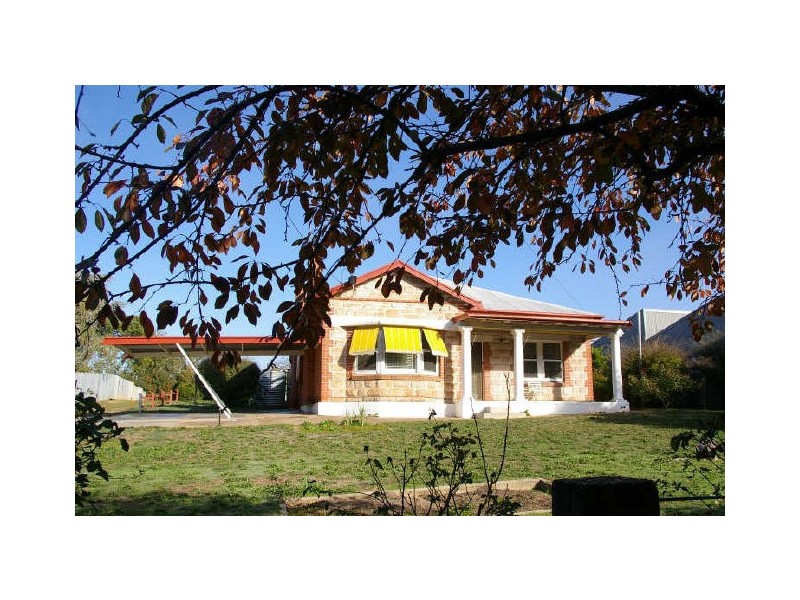 32 New Road, Clare SA 5453