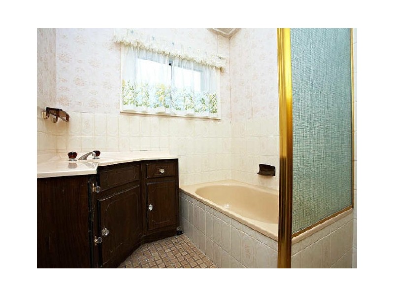 32 New Road, Clare SA 5453