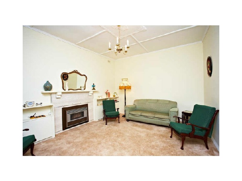 32 New Road, Clare SA 5453