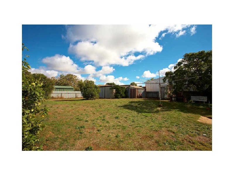 32 New Road, Clare SA 5453