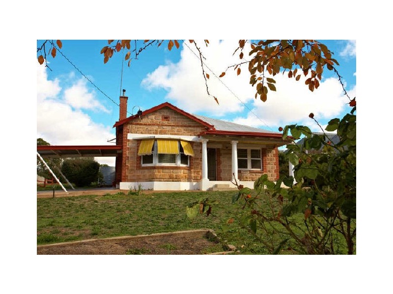 32 New Road, Clare SA 5453