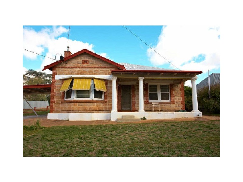 32 New Road, Clare SA 5453