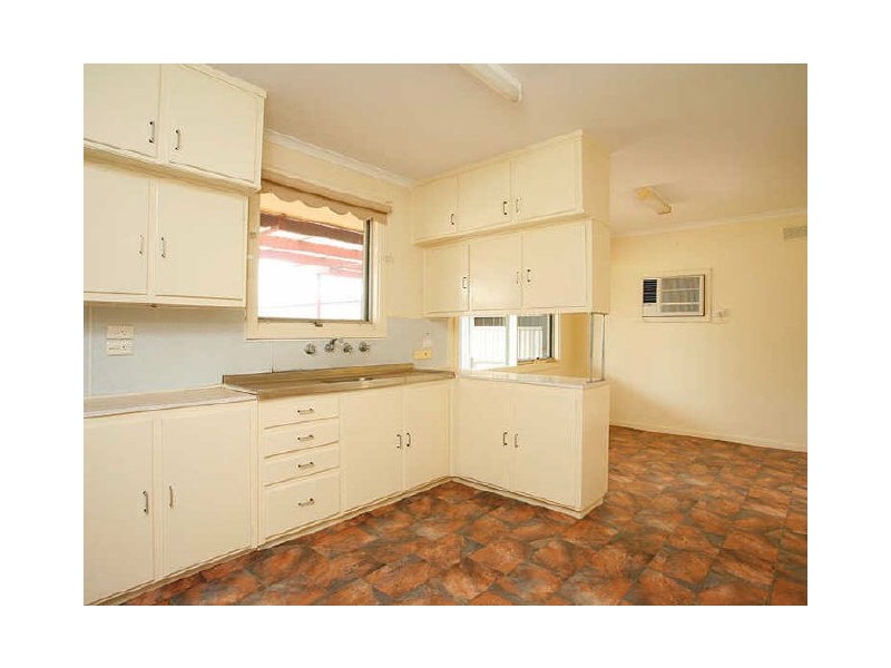3 Wien Smith Avenue, Clare SA 5453