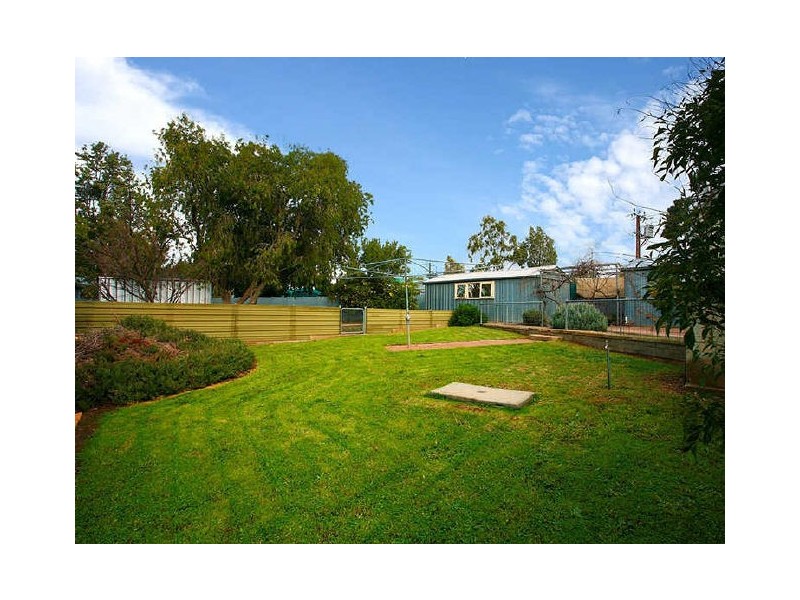 3 Wien Smith Avenue, Clare SA 5453