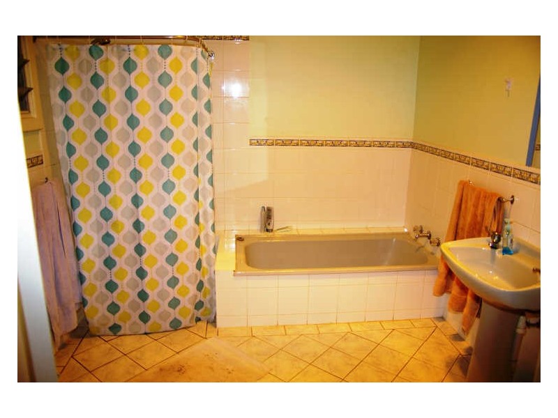 10 Melrose Avenue, Clare SA 5453