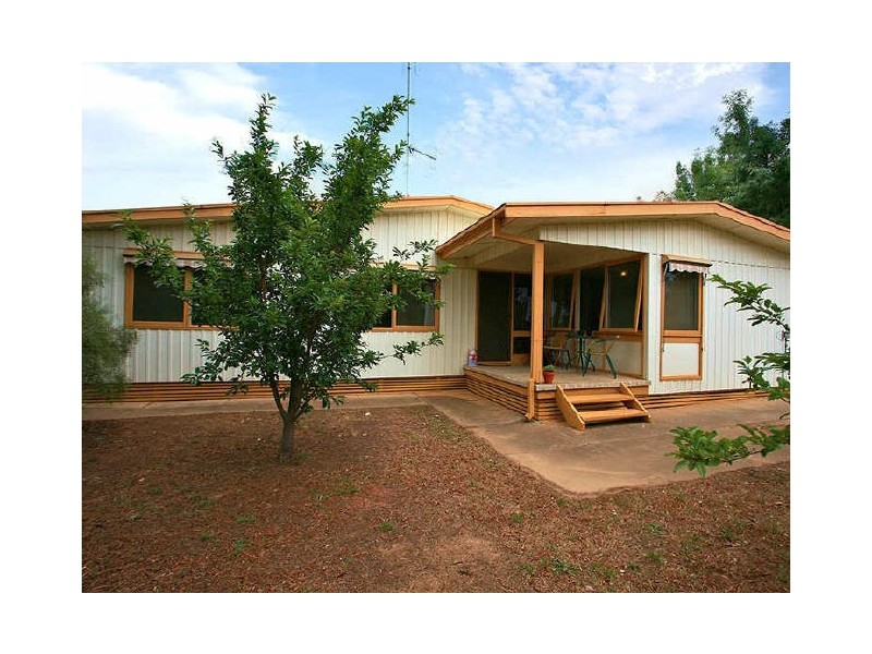 4 Lee Street, Clare SA 5453