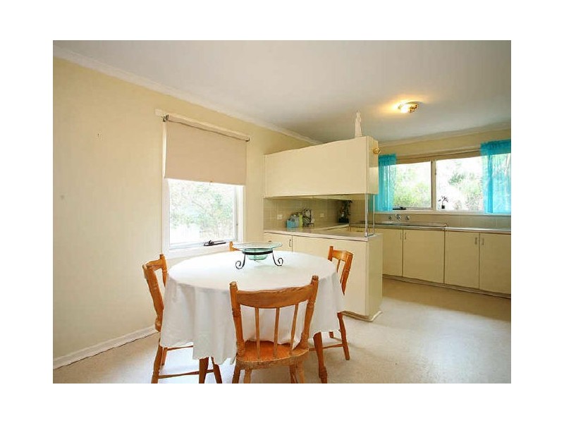 4 Lee Street, Clare SA 5453