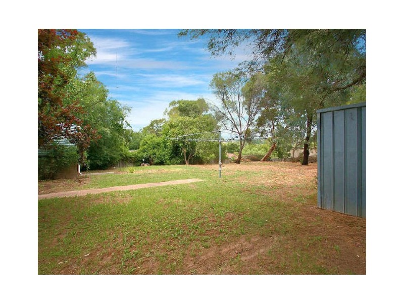 4 Lee Street, Clare SA 5453