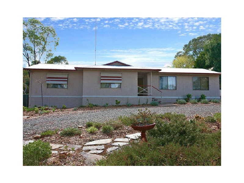10 Hartley Road, Clare SA 5453