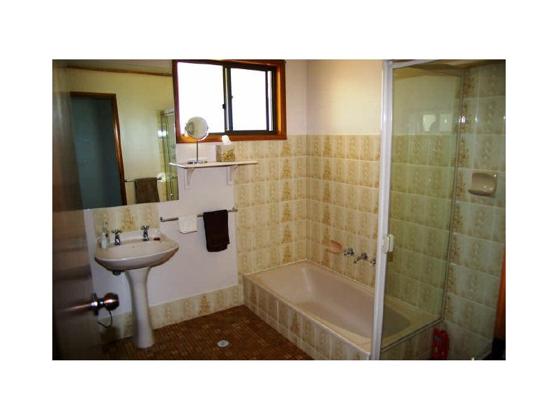 10 Hartley Road, Clare SA 5453