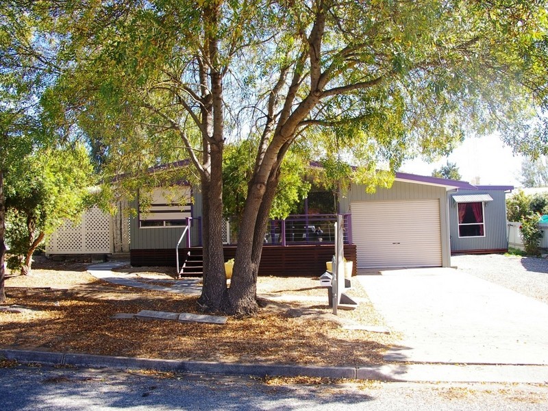 28 Guilford Street, Clare SA 5453