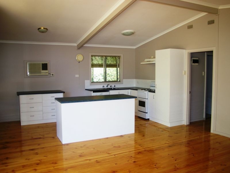 28 Guilford Street, Clare SA 5453