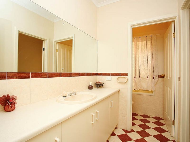 Blockers Road, Clare SA 5453